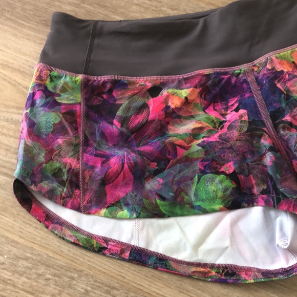 NWT Lululemon Speed Up Short Vivid Floral Tone Multi/Graphite Grey Size 4 - Picture 3 of 11